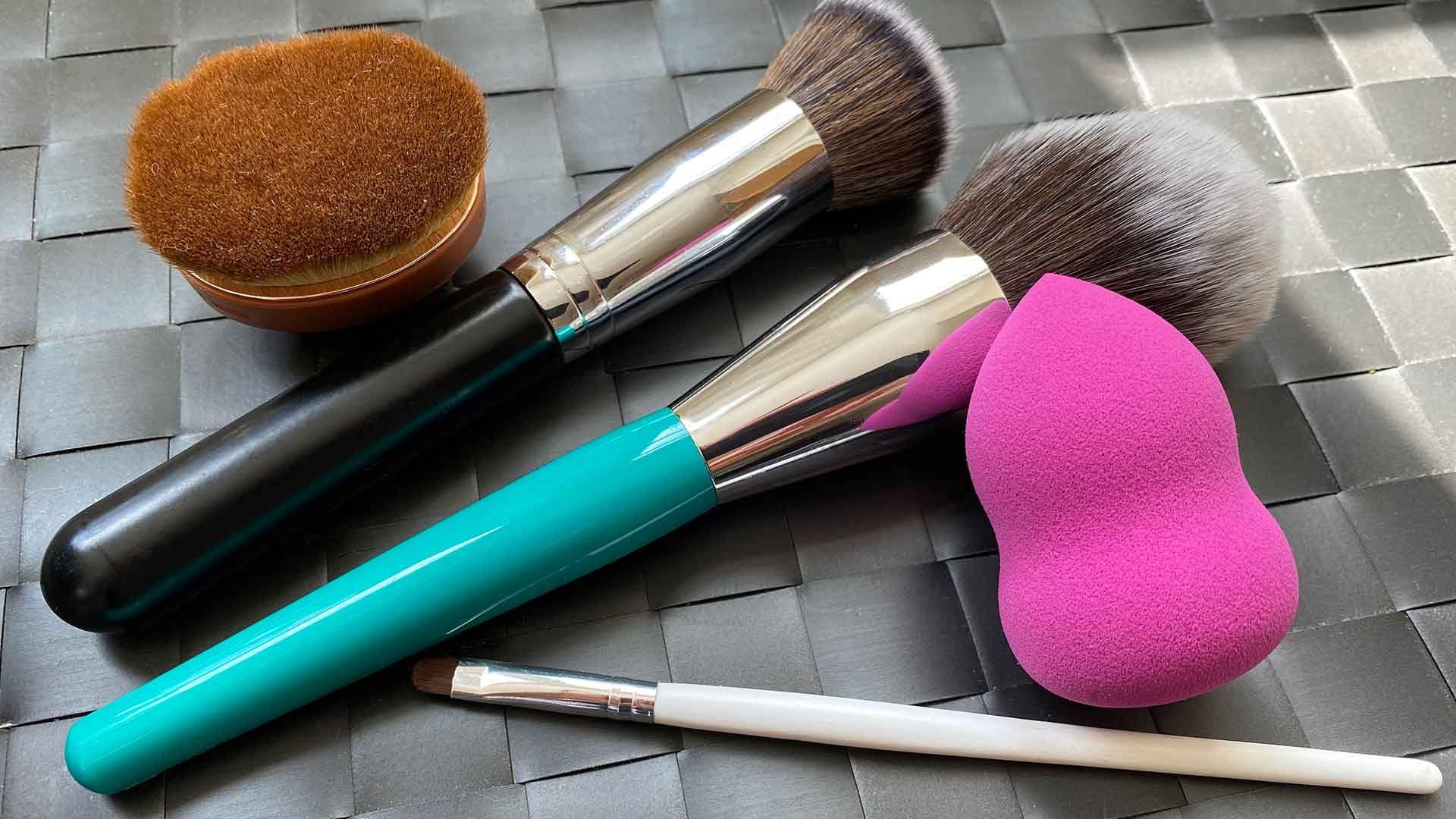 Makeup Brush And Makeup Blender Hacks Hero Bmag