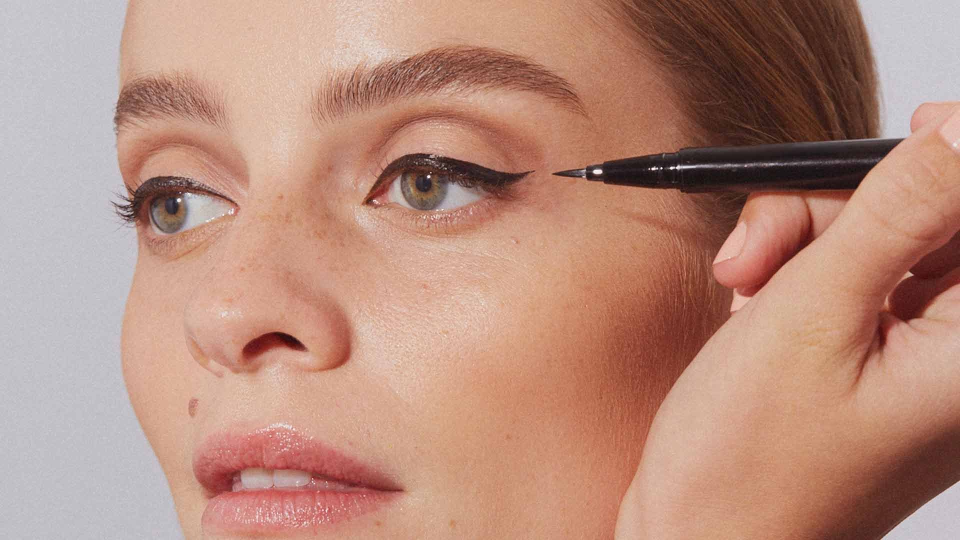 How to Apply Eyeliner Shaking