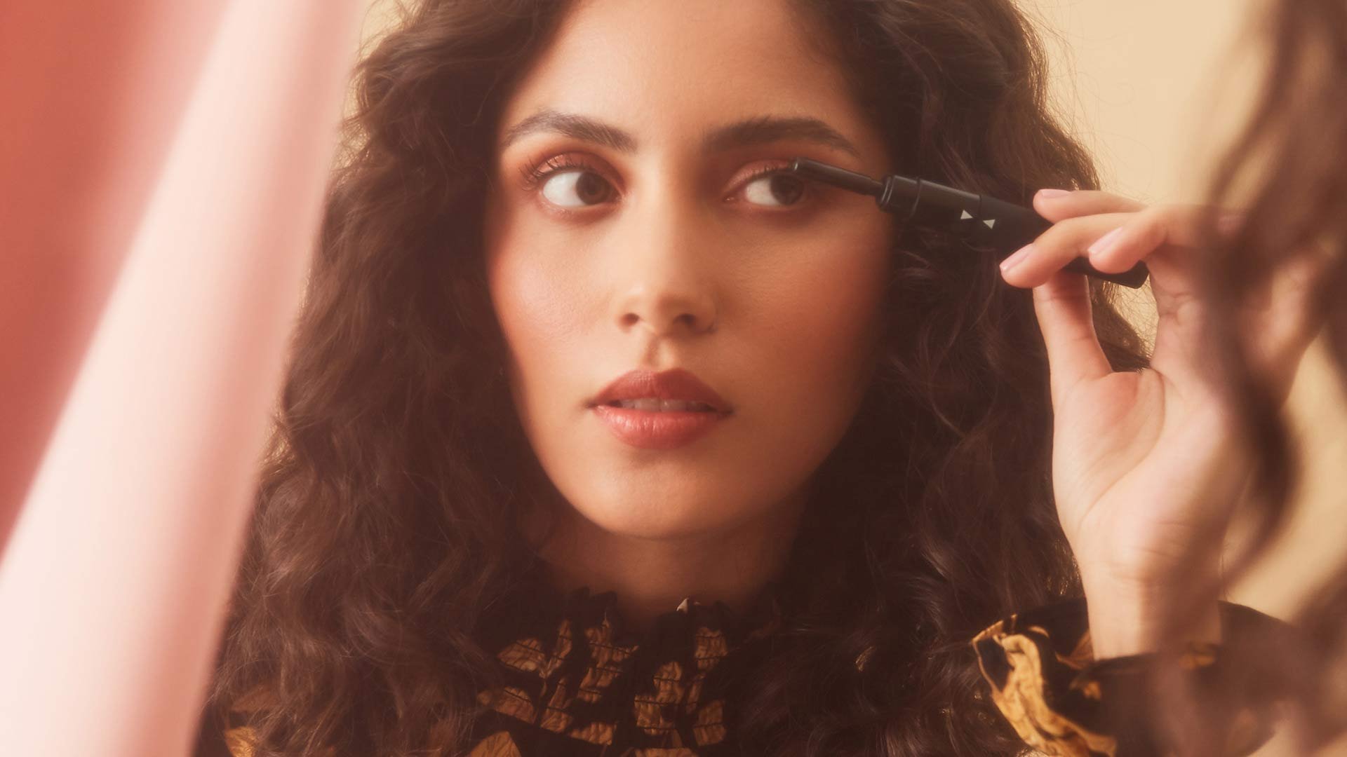 Heated Eyelash Curler Hero Bmag