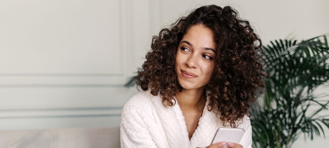 How to Master Bathrobe Curls for Prom Night L’Oréal Paris