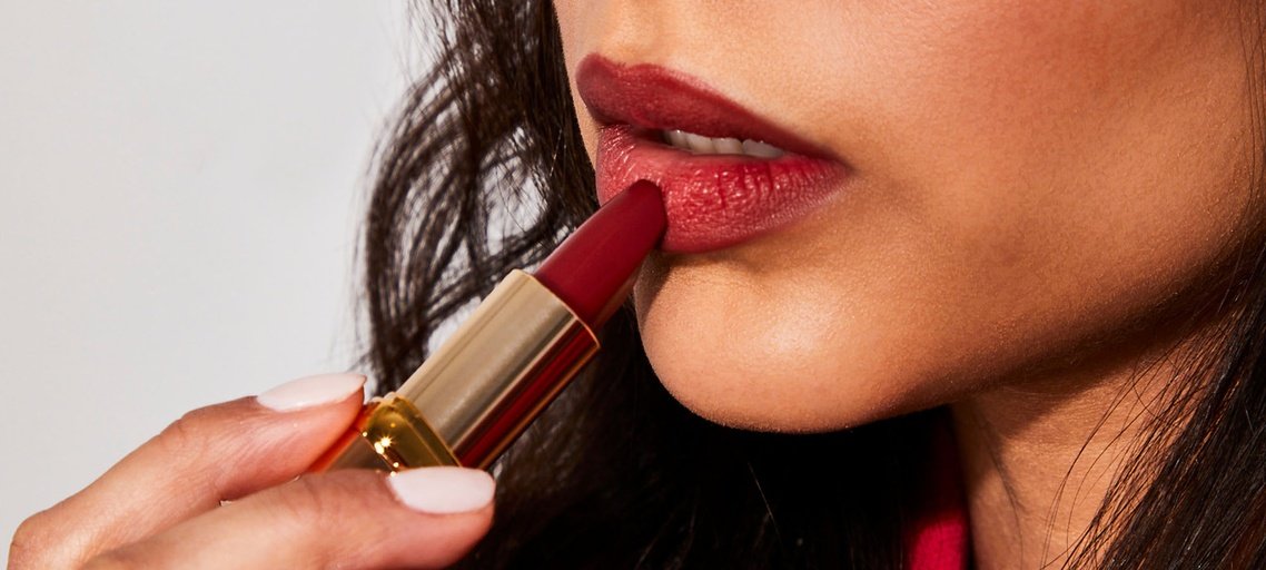 How To Prevent Lipstick Bleeding