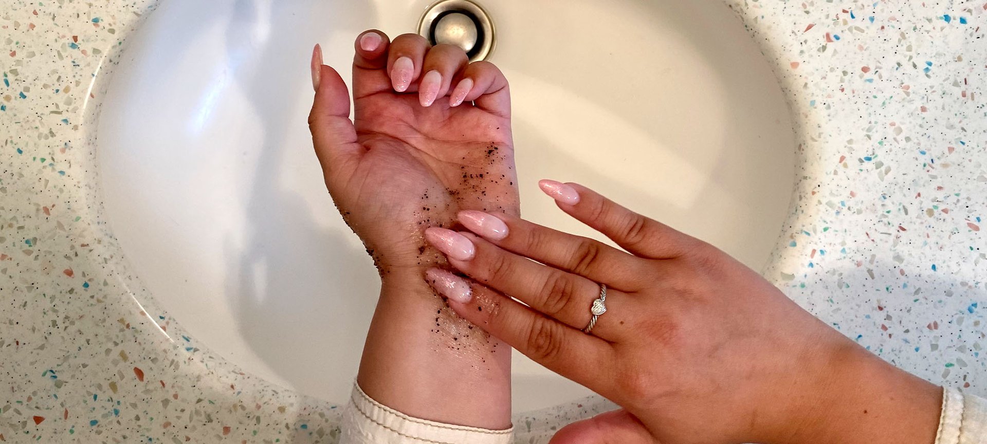 How To Self Tan Your Hands | St. Tropez