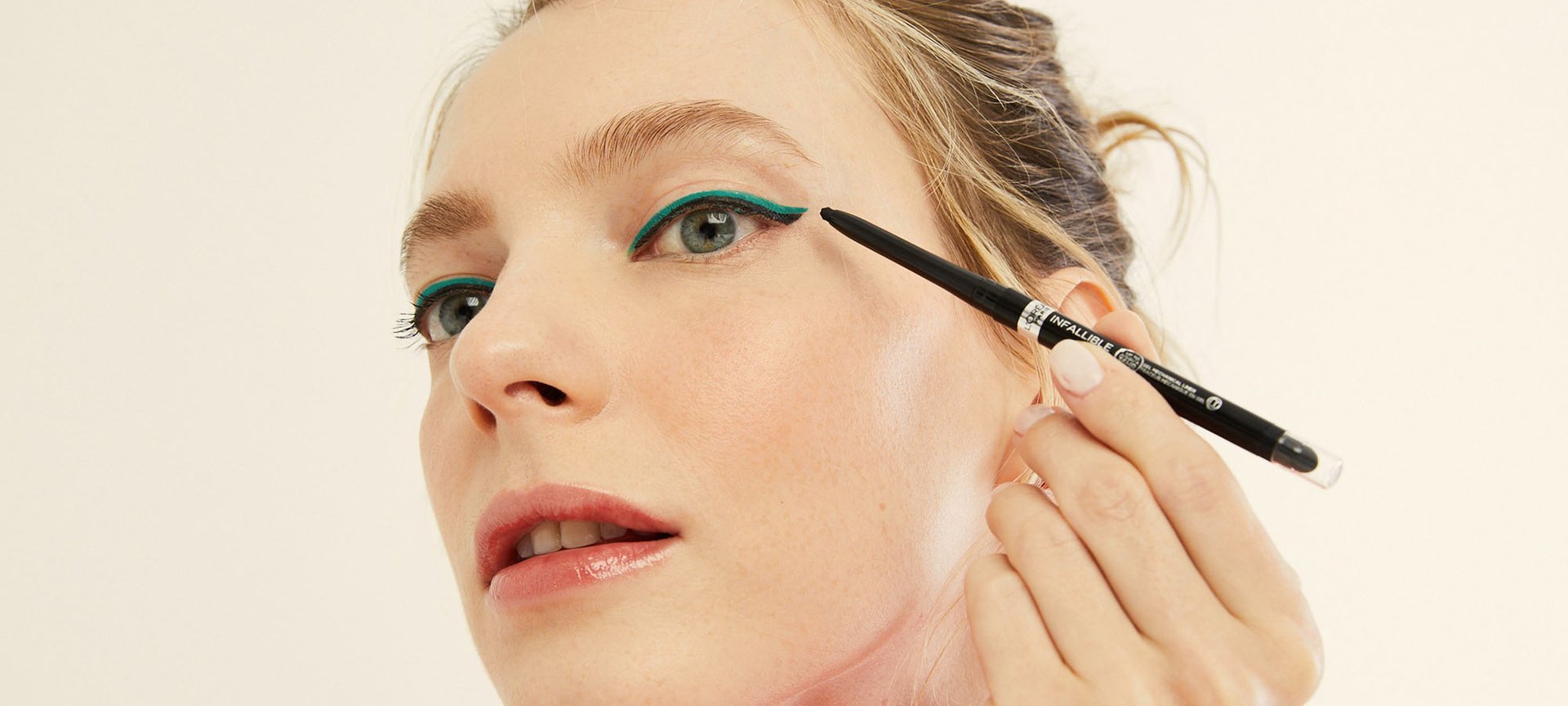 Colored Eyeliner: How Do You Wear Colored Eyeliner? - L'Oréal Paris