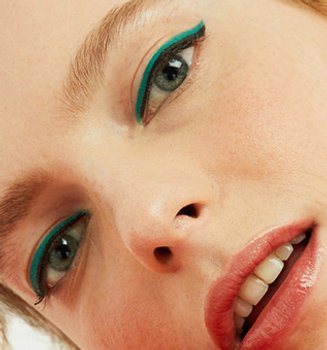 Banner Creative Looks With Colored Eyeliner Mobile