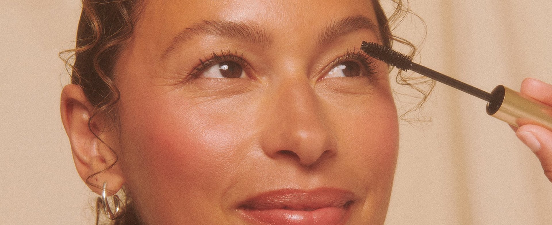 Banner Acne Between Eyebrows Desktop