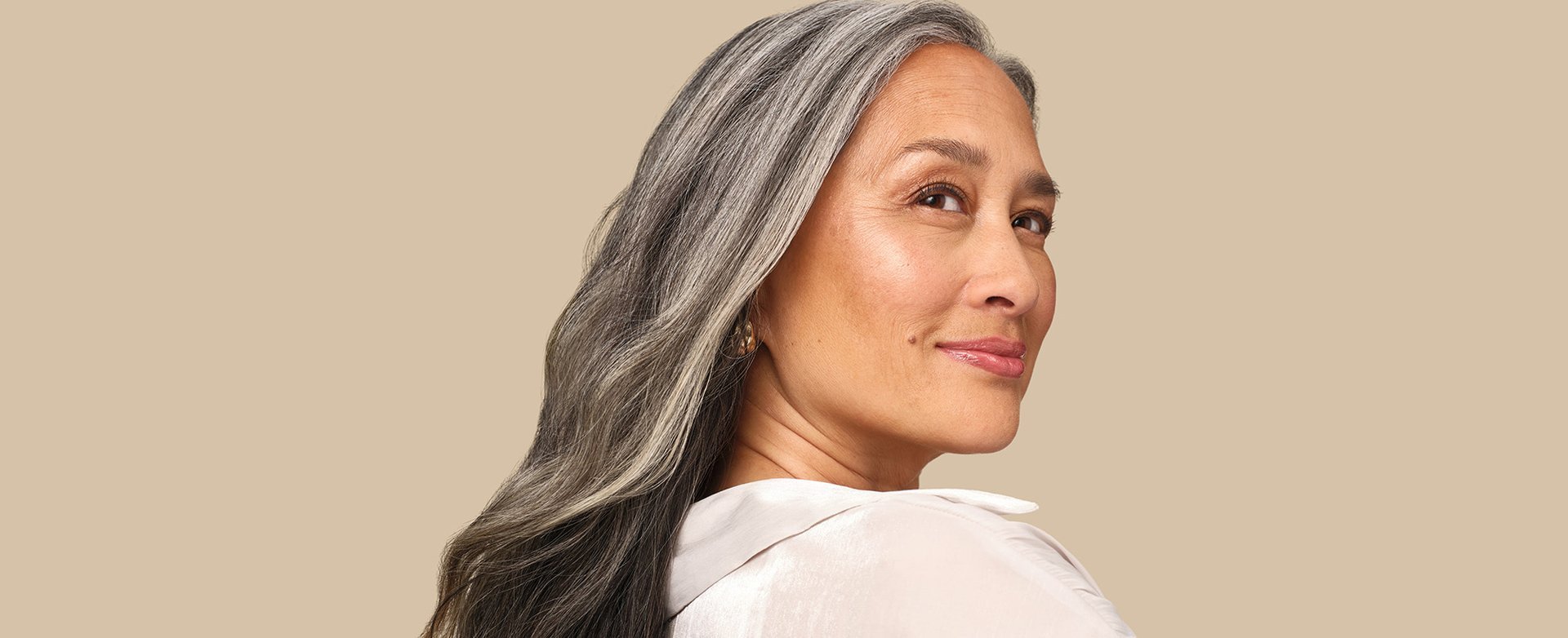 Banner How To Make Mature Skin Look Dewy Desktop