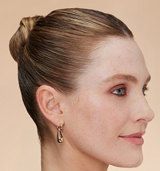 Banner Chignon Bun Mobile