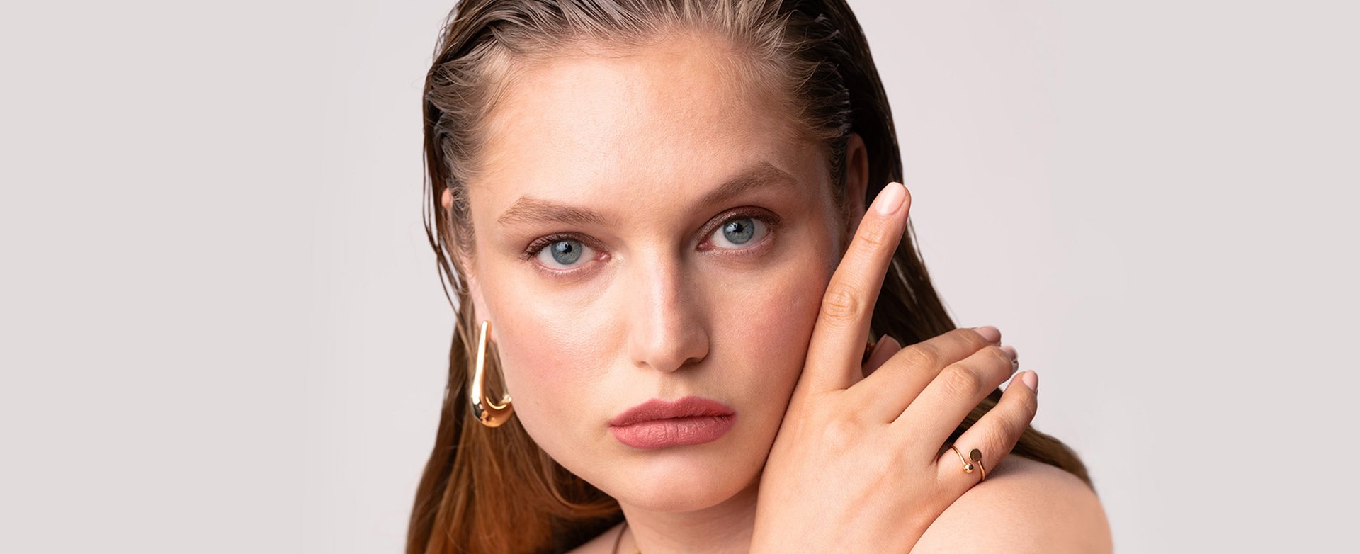 Banner-gel-nails-vs-acrylic-nails-Desktop