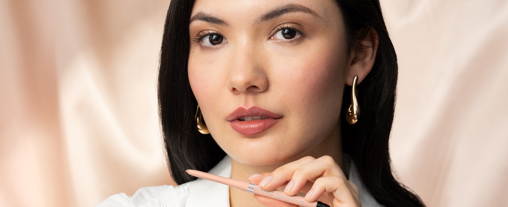 Banner-how-to-get-doe-eyes-with-eyeliner-and-mascara-Desktop