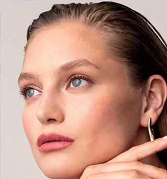 Banner-long-lasting-bridal-makeup-look-Mobile