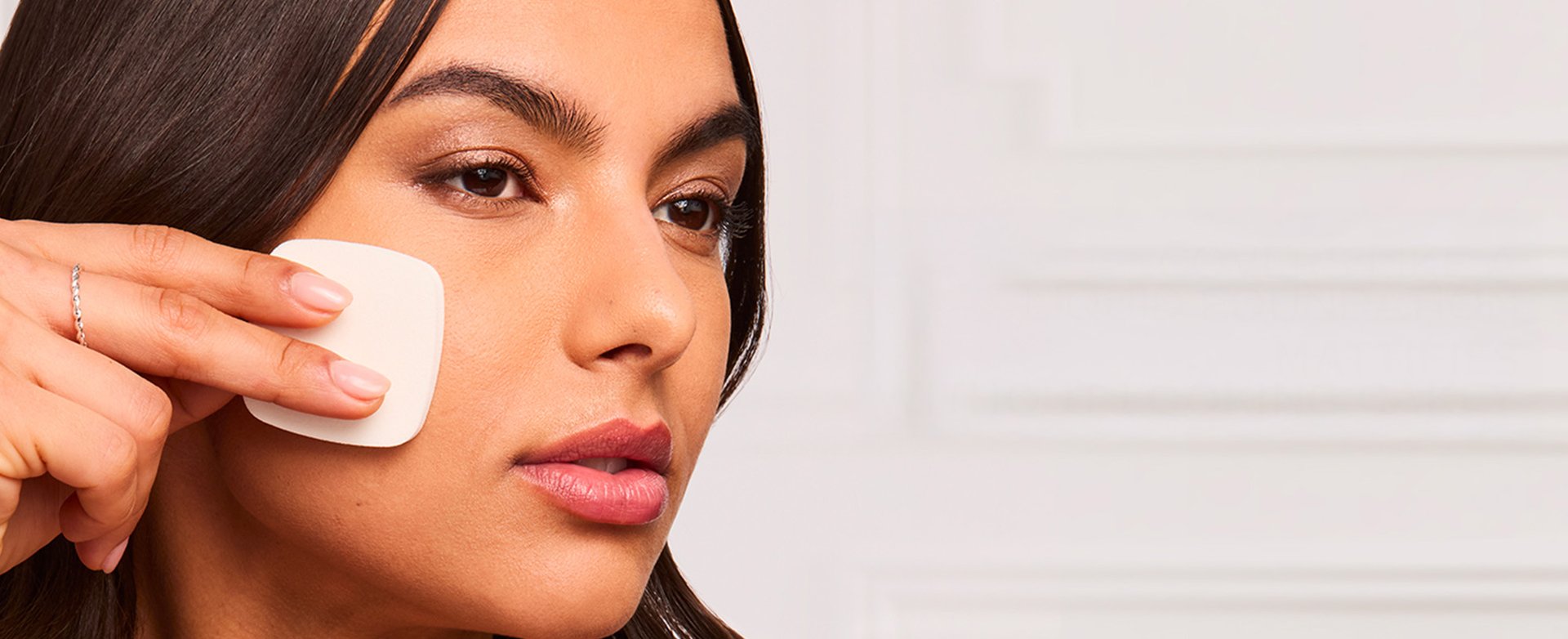 Banner-best-makeup-tips-warm-undertones-Desktop