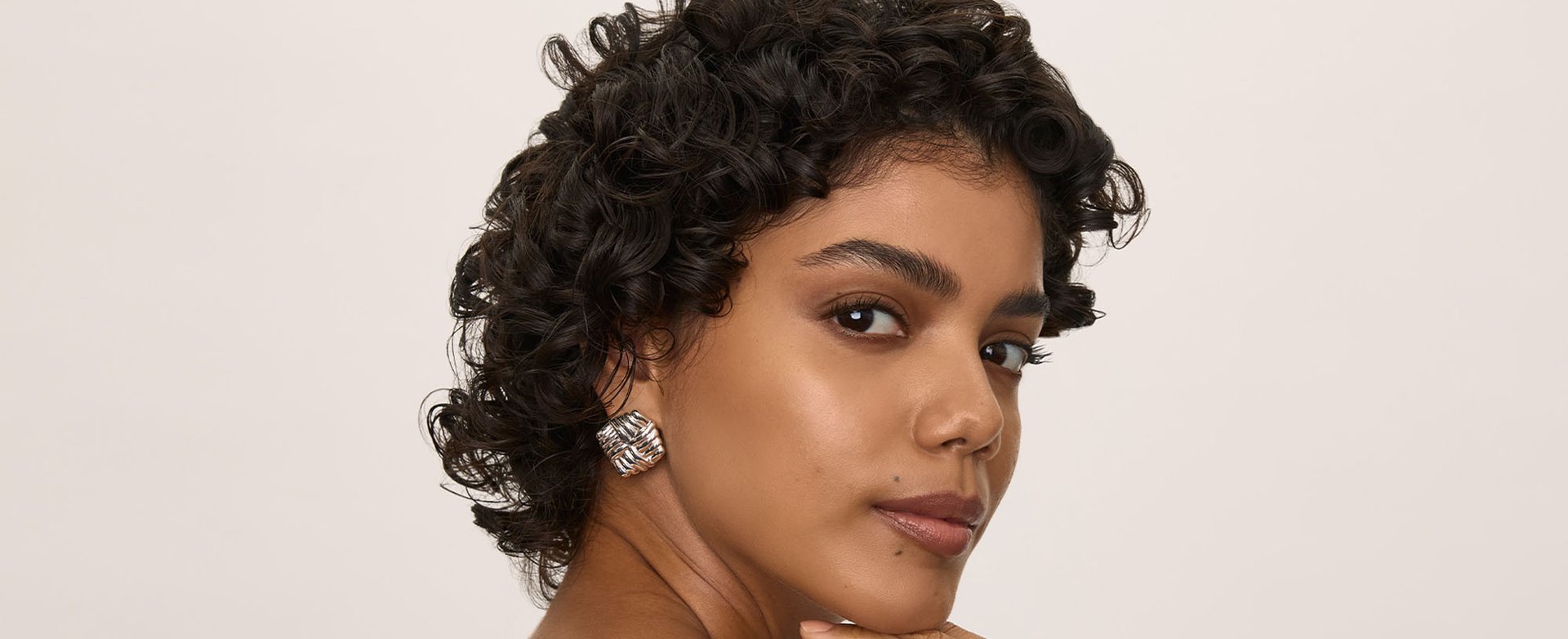 Header-how-to-hydrate-dry-curly-hair-desktop