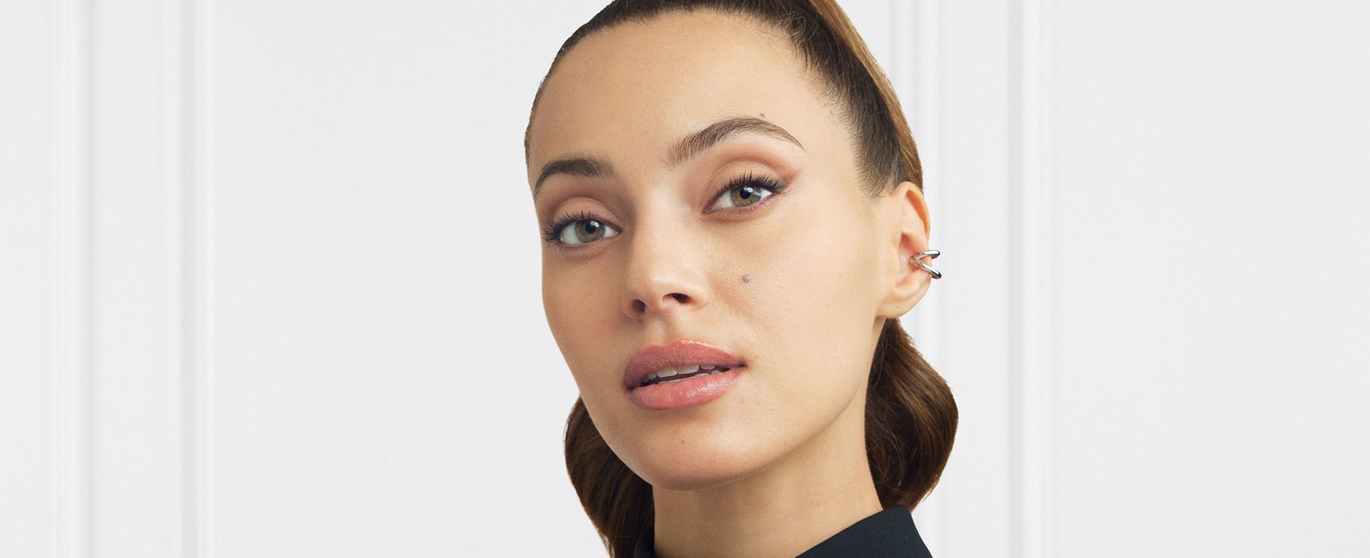 Header-complete-guide-to-eyebrow-makeup-desktop
