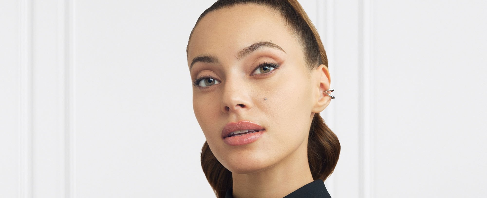 Header-complete-guide-to-eyebrow-makeup-desktop