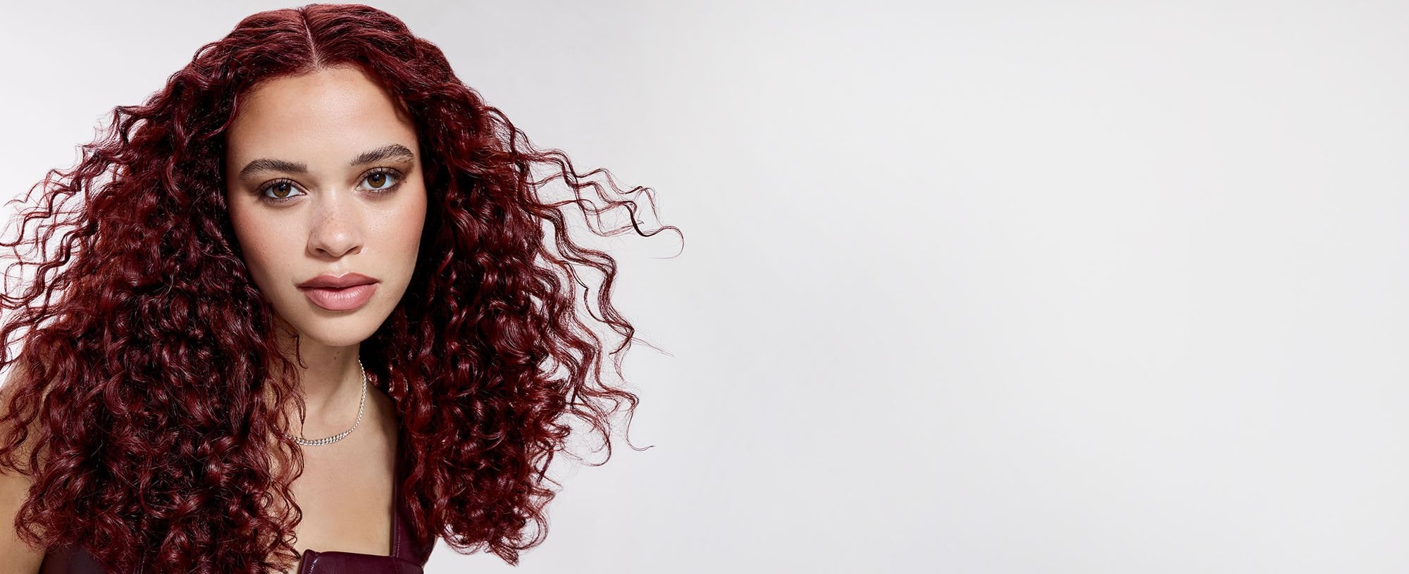 Header-strawberry-brunette-desktop