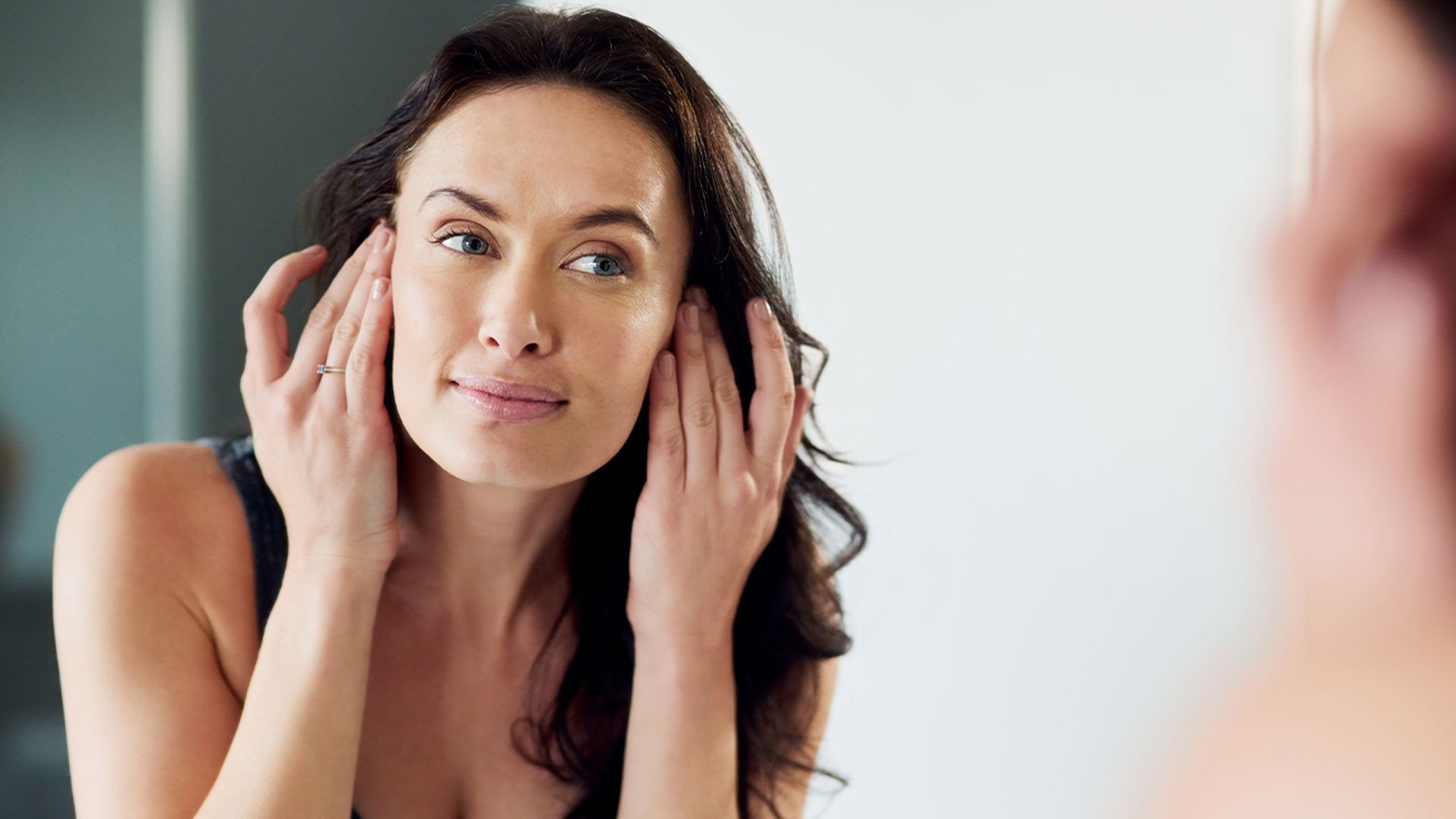 Facial Swelling: How to De-Puff Your Face in The Morning