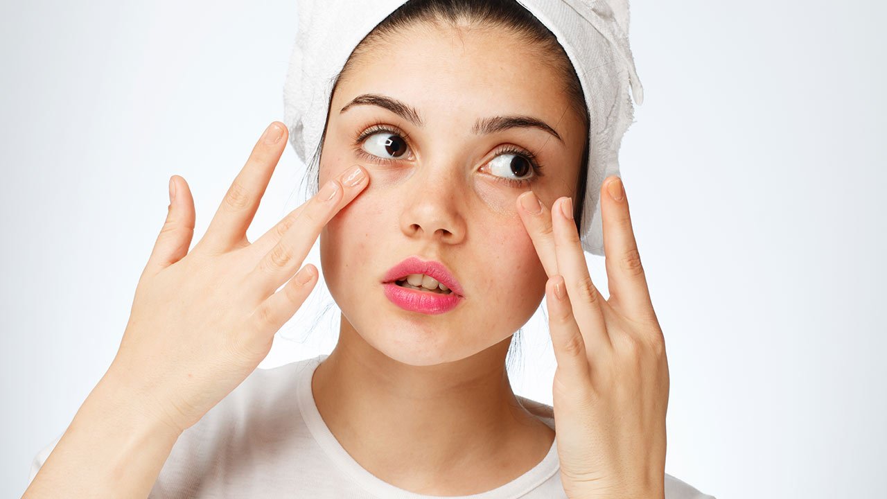 LOreal Paris BMAG Article How To Manage Dry Skin Around Your Eyes D