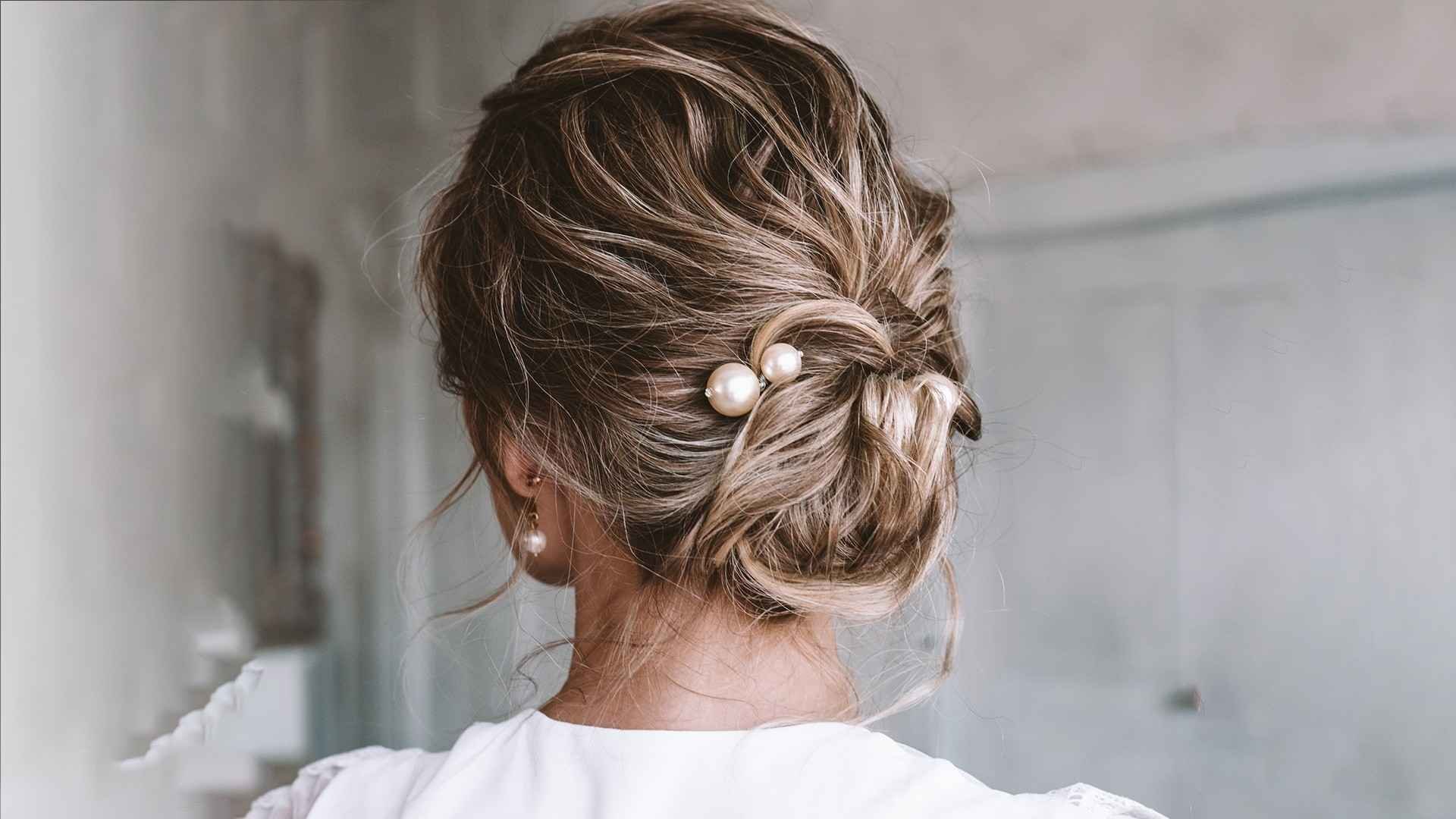 21 Easy Updos For Short Hair Cute Bun Updo Ideas L Or al Paris 21 Easy Updos For Short Hair Cute Bun Updo Ideas L Or al Paris