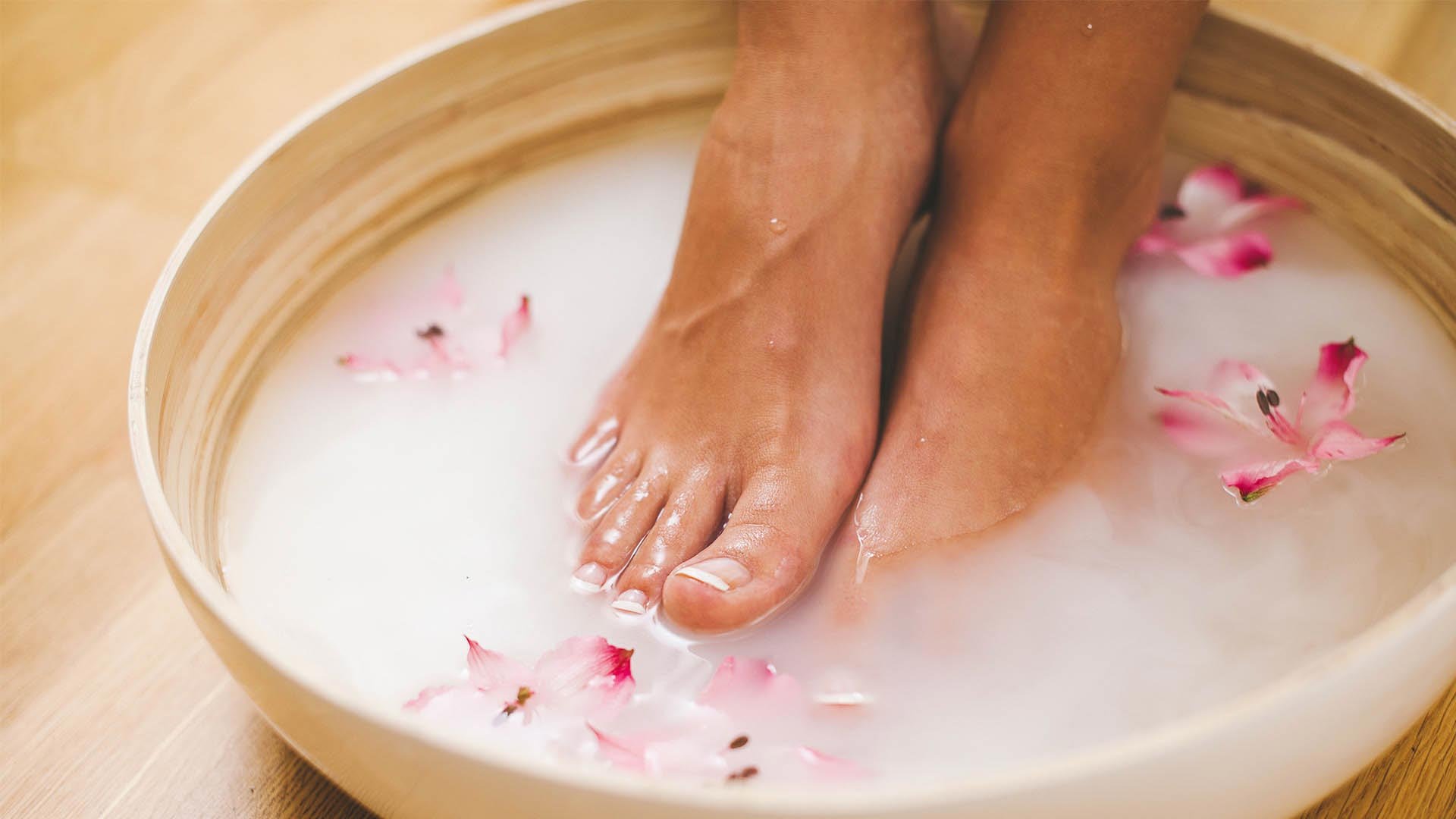 Loreal Paris Article How to Do a Foot Detox and Help Smelly Feet D