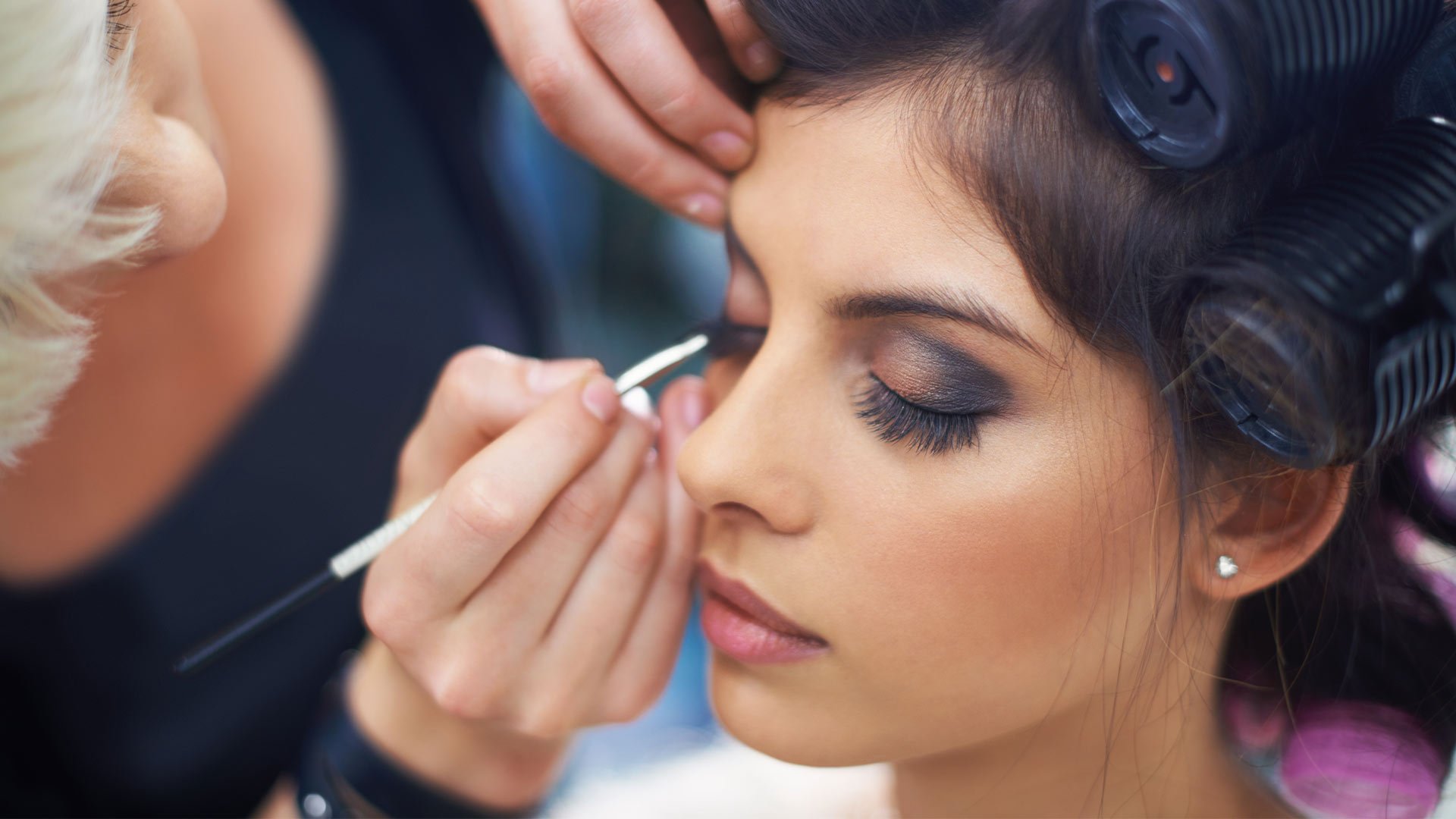Should You Do Your Hair or Makeup First? - L'Oréal Paris
