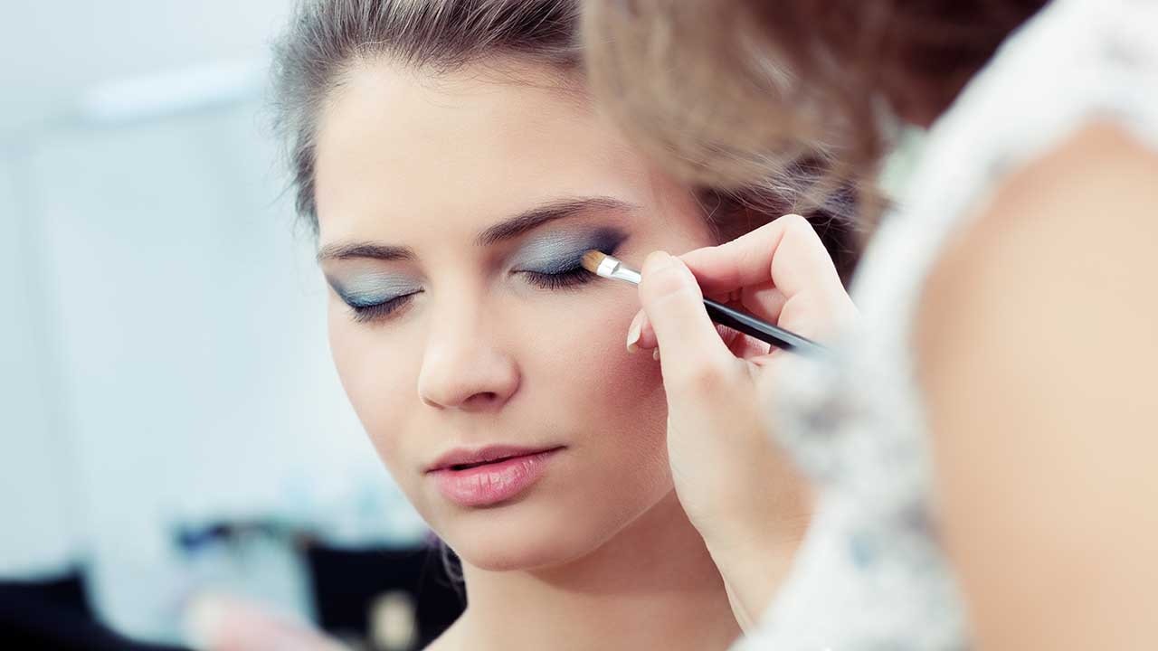 Loreal Paris Bmag Article How To Layer Eye Shadow For The Perfect Eye Makeup Look D