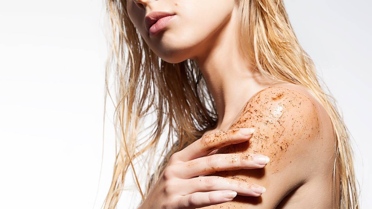 How to Use a Body Scrub for Super Smooth Skin - L'Oréal Paris