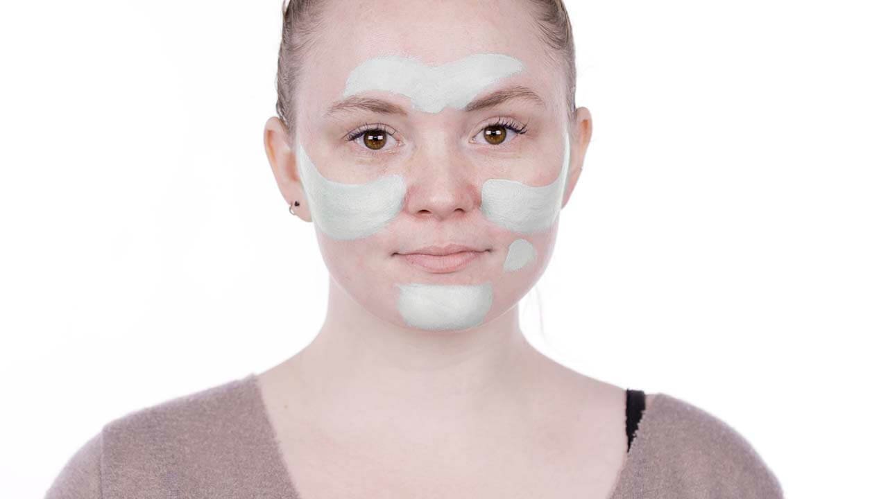 Green Concealer What it Is and How to Use It L’Oréal Paris