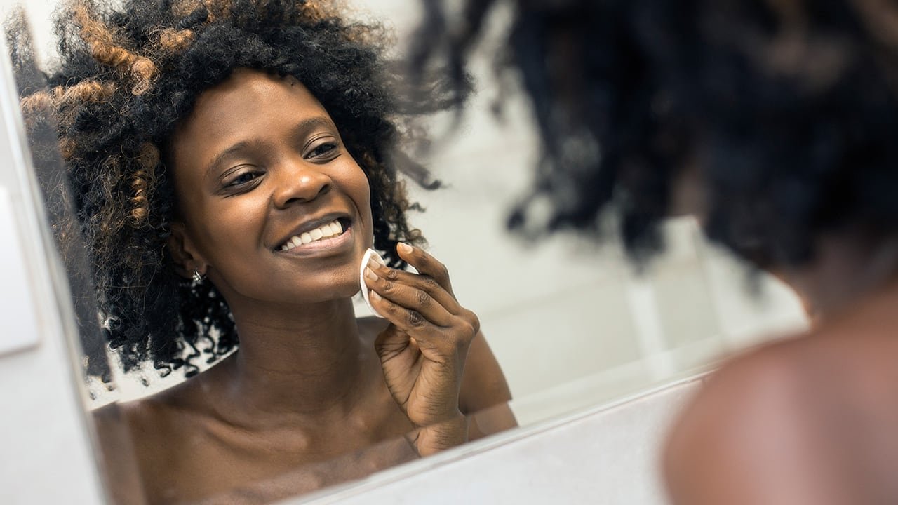 Loreal Paris BMAG Article How To Use A Liquid Exfoliator D