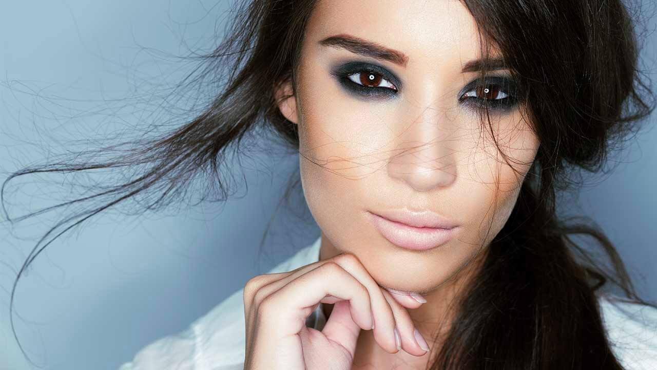 How to Wear Bold Black Eye Makeup - L'Oréal Paris