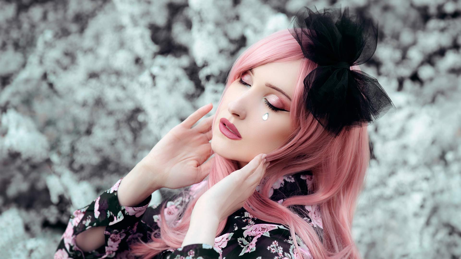 How To Be A Pastel Goth Girl: Makeup - Cosmique Studio - Aesthetic