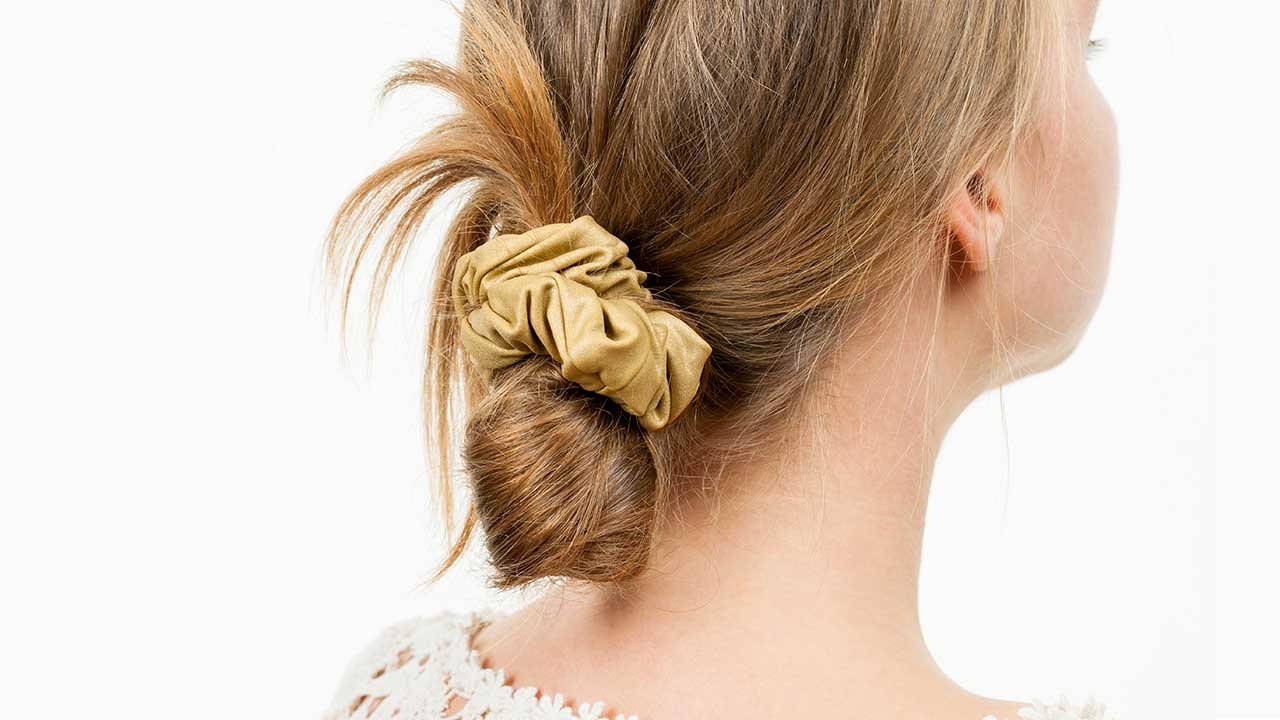 16 Scrunchie Hairstyles for Your Inner '90s Girl - L'Oréal Paris