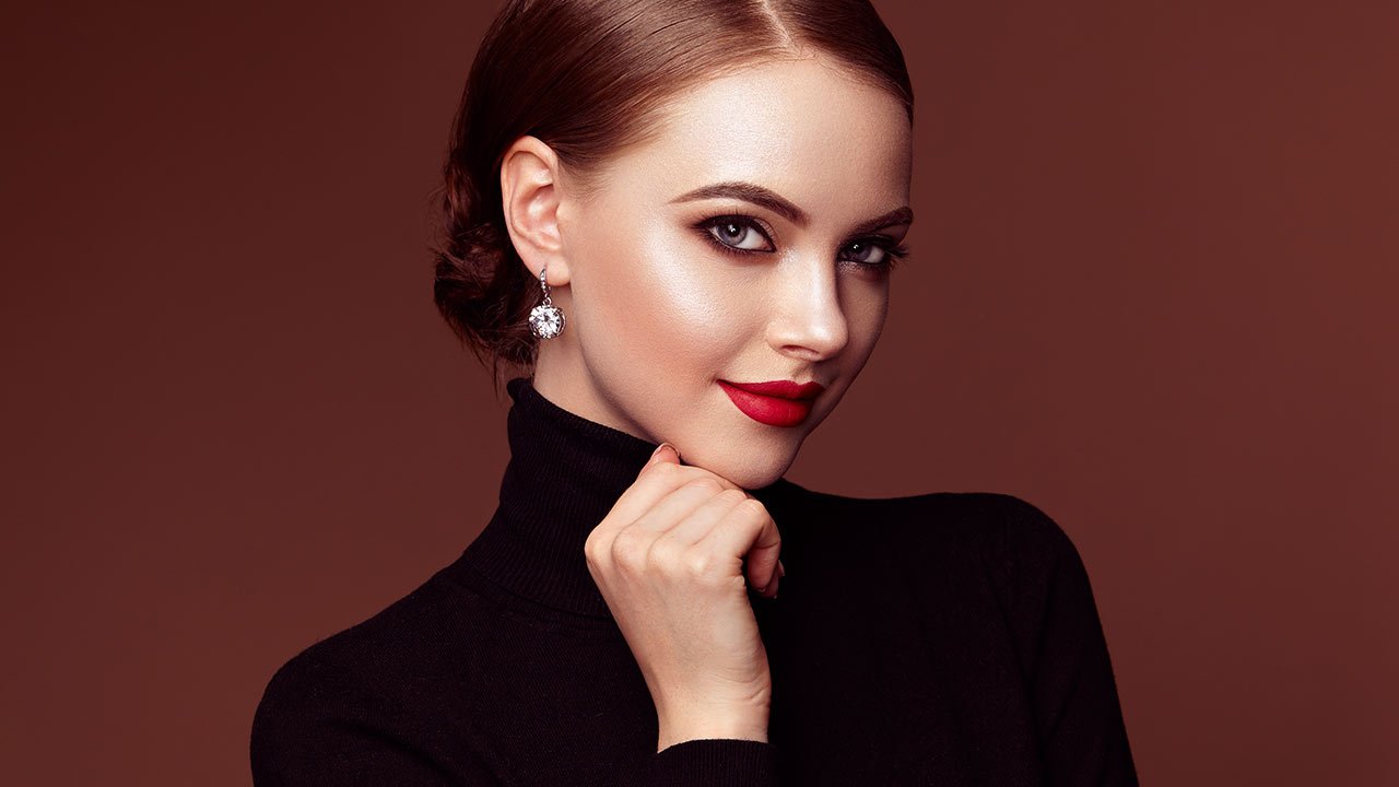 The 13 Best Hairstyles to Wear with a Turtleneck - L'Oréal Paris