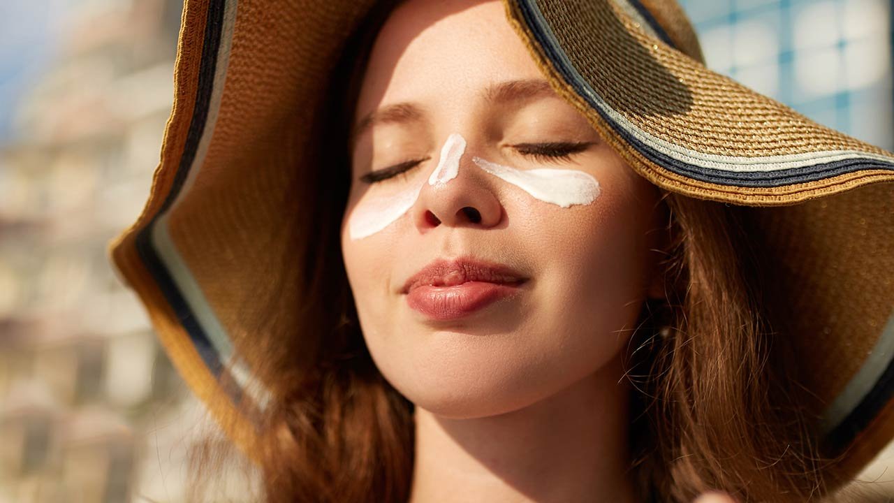 LOP BMAG Article Which Sunscreen Is Best Physical Vs Chemical Sunscreen D