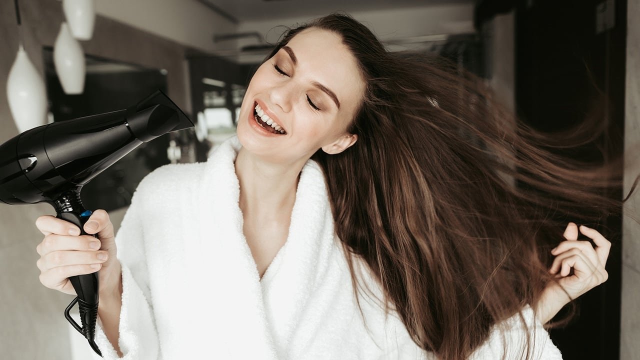 Loreal Paris BMAG Article 12 Ways Youre Using Your Blow Dryer Wrong D