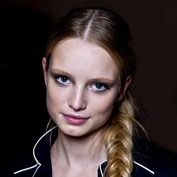 Braid in Heaven - Casual Side-Swept Braided Hairstyle - L'Oréal Paris