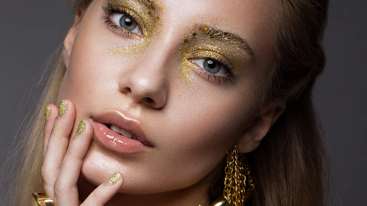 Festival Makeup Spotlight How To Do Glitter Brows L Oreal Paris