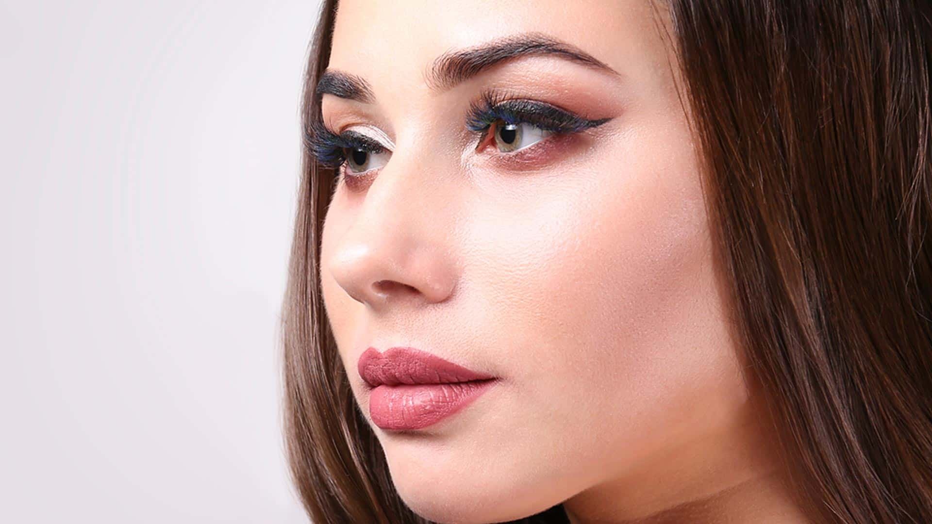 These Hacks Will Make You A Pro At The Cat Eye Makeup Looks