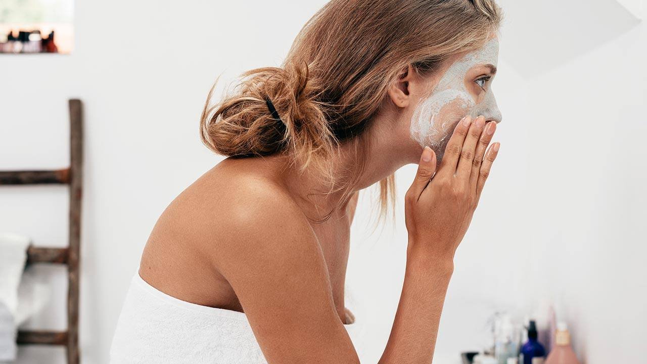 Loreal Paris BMAG Article How To Apply And Remove A Clay Mask D