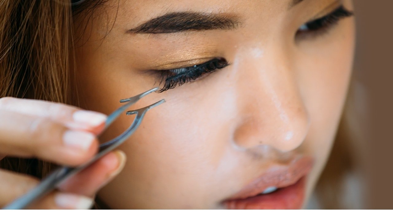 Loreal Paris BMAG Article 12 Hacks To Make Applying False Lashes Easier D