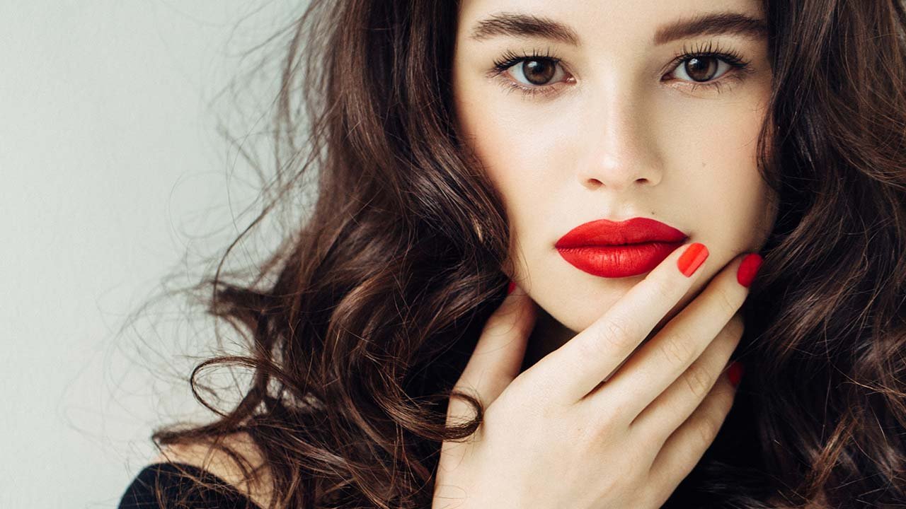 How To Apply And Maintain The Perfect Red Lip Loréal Paris