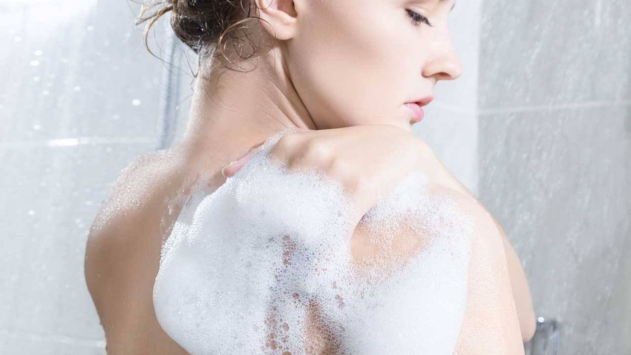 Loreal Paris BMag Article How To Cleanse Your Skin From Head To Toe D