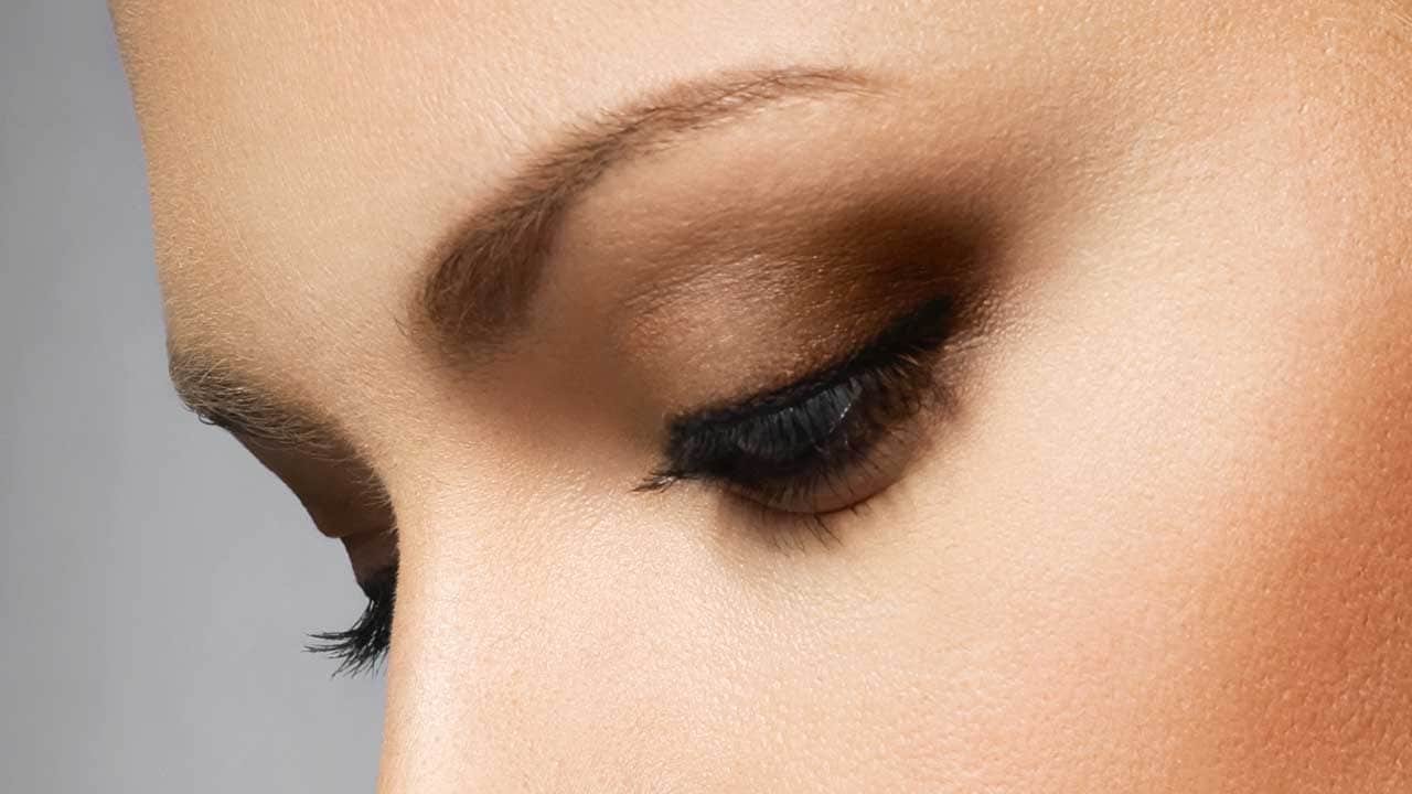 How Rock a Two-Toned Eye Makeup - L'Oréal Paris