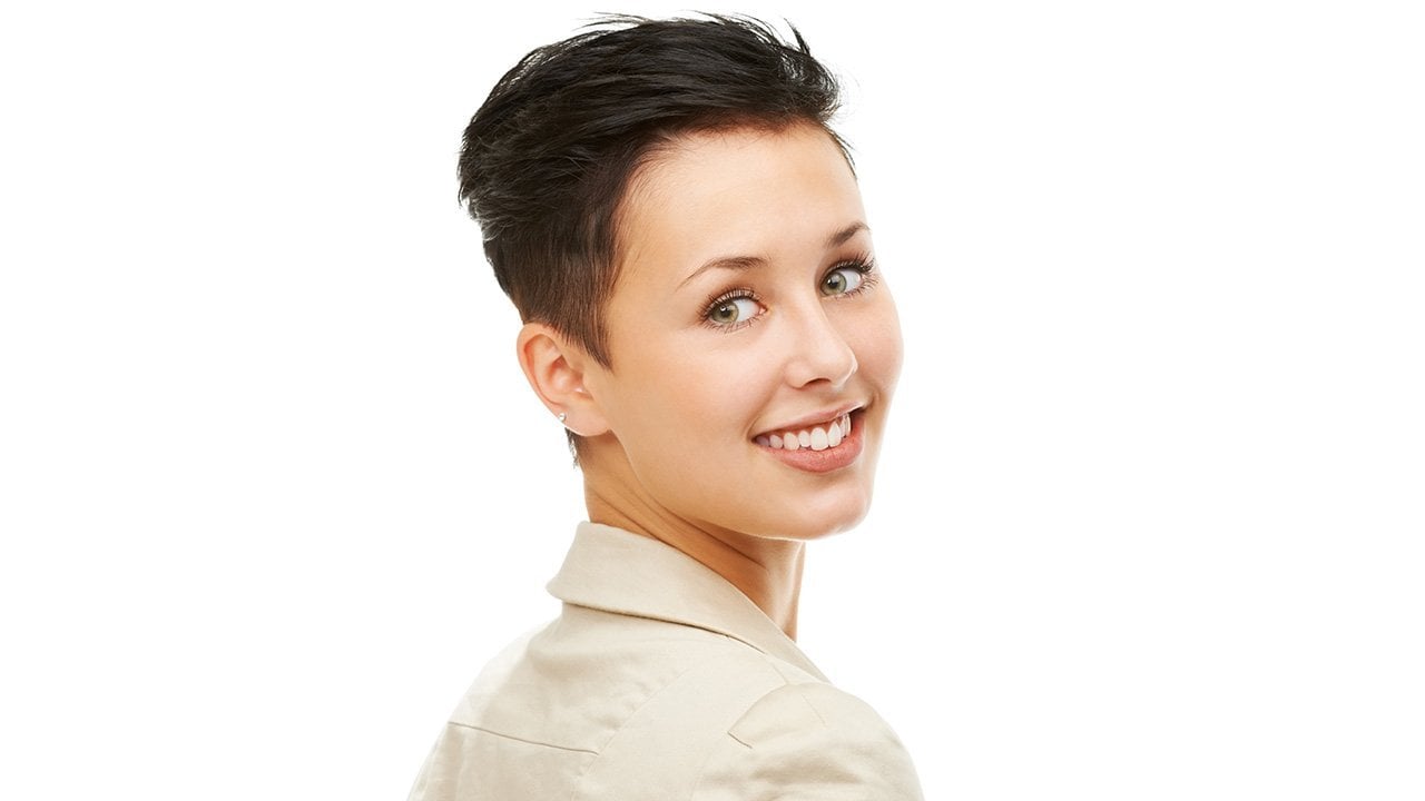 Short Hairstyle: How to Get a Piecey Pixie Haircut - L'Oréal Paris