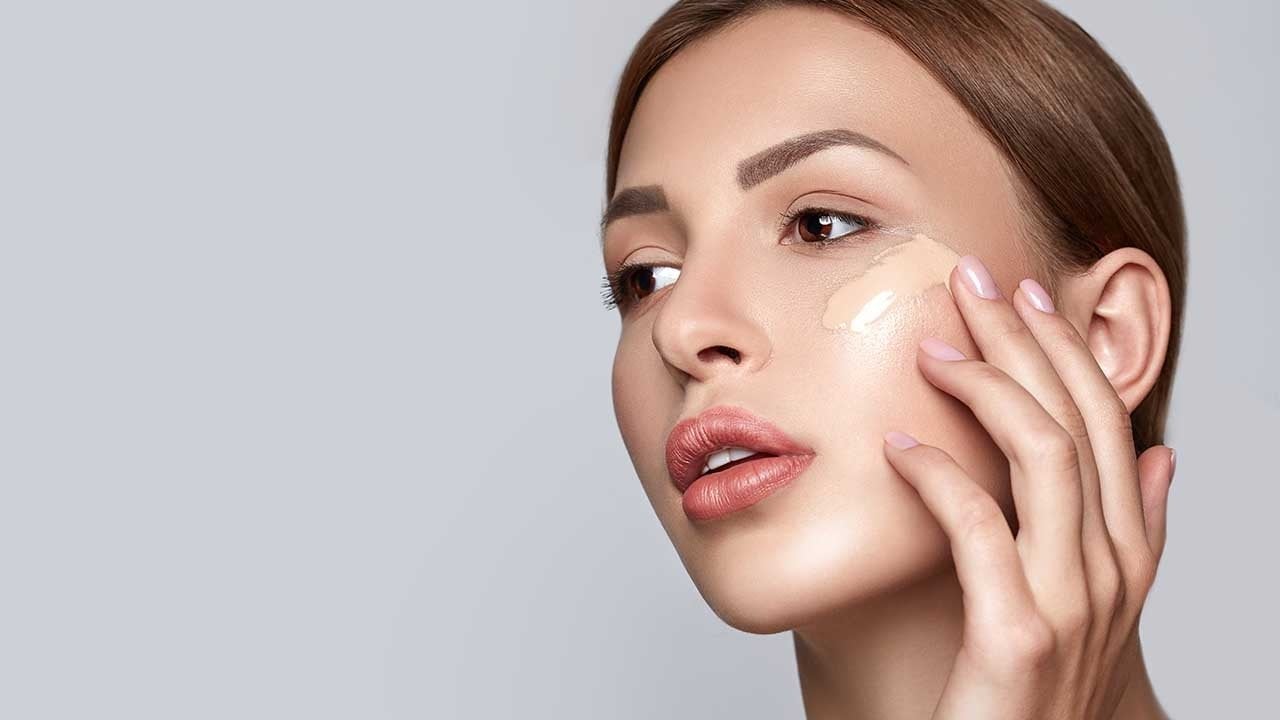 How to Hide Scars with Makeup - L'Oréal Paris