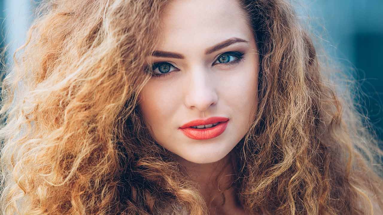 Loreal Paris BMAG Article 5 Ways To Help Manage Frizzy Hair D