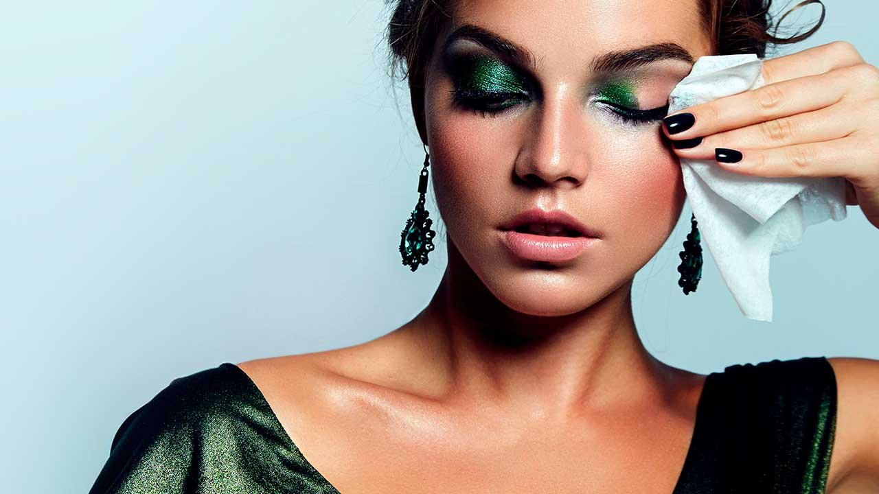 The Right Way Remove Makeup - L'Oréal Paris