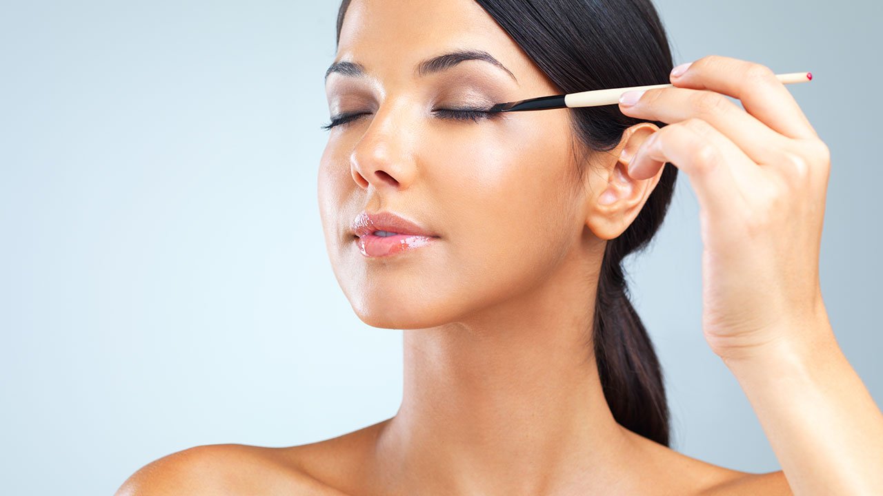 Loreal Paris BMAG Article How Do You Smudge Eyeliner For A Softer Effect D