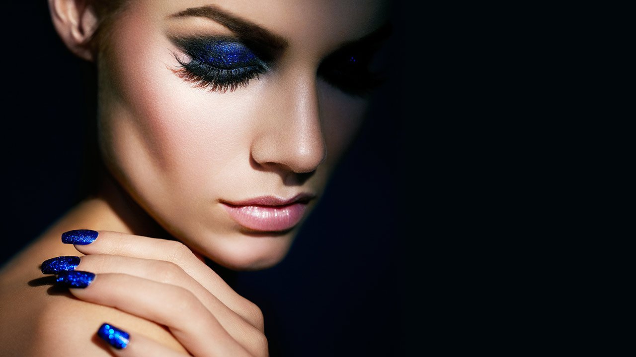 LOP BMAG Article How To Wear Blue Eye Shadow And Eye Makeup D