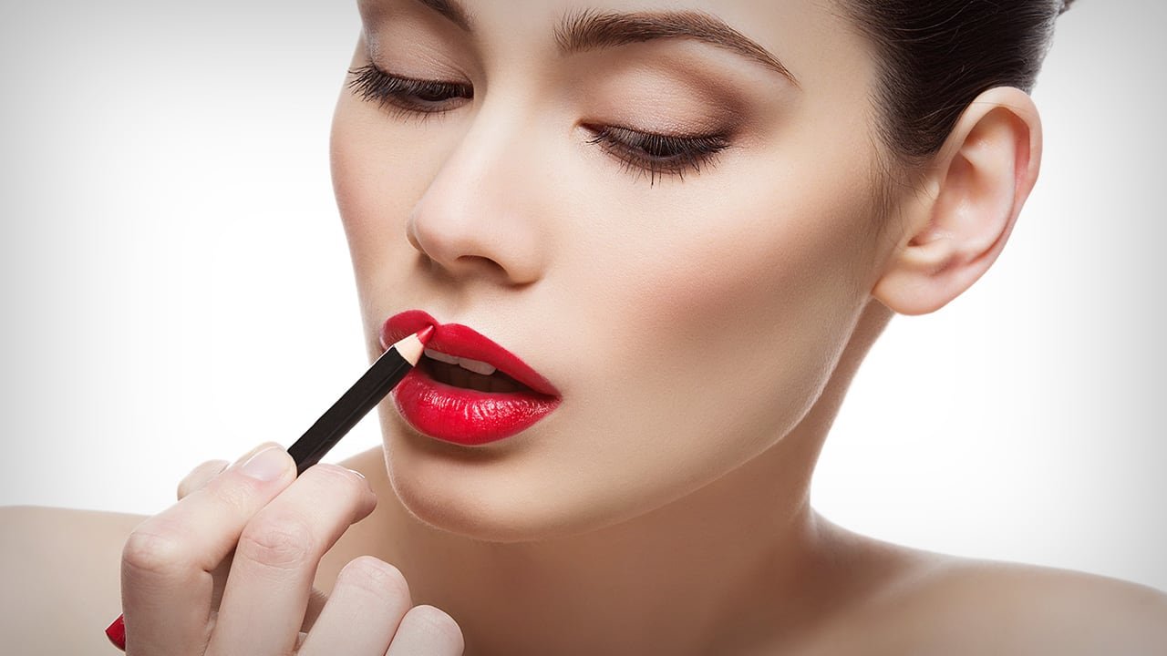 Loreal Paris BMAG Article 13 Lip Liner Hacks That Will Make Applying Lipstick Easier D