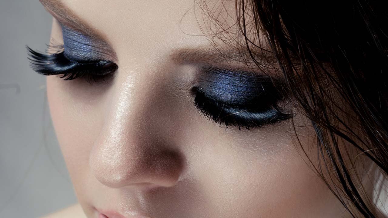 Loreal Paris BMag Article How To Do A Navty Blue Smoky Eye D